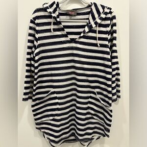For Cynthia Blue and White 3/4
Sleeve Hoodie Beach Coverup
Womens Size Medium